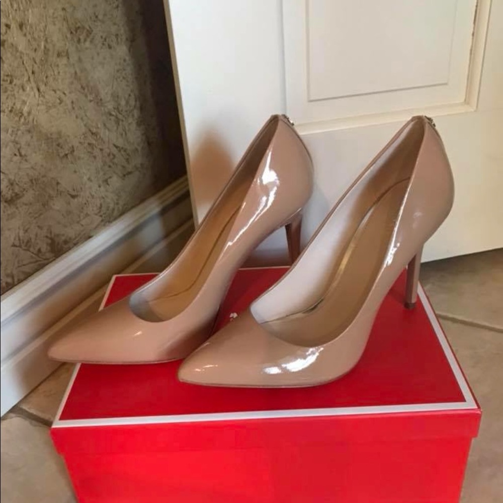 Coach pumps